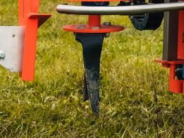 Power Harrow: a soil cultivation system for precise aeration and efficient weeding around trunks.